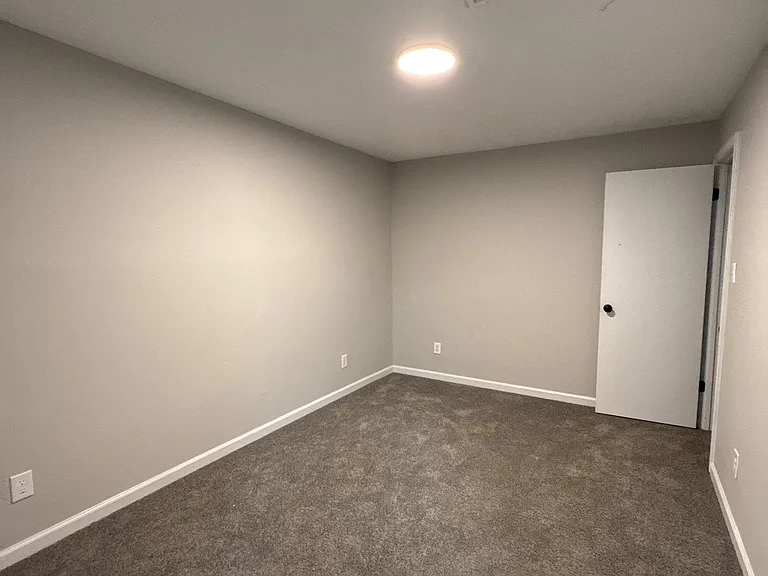 319 Anderson Ave — Photo 8