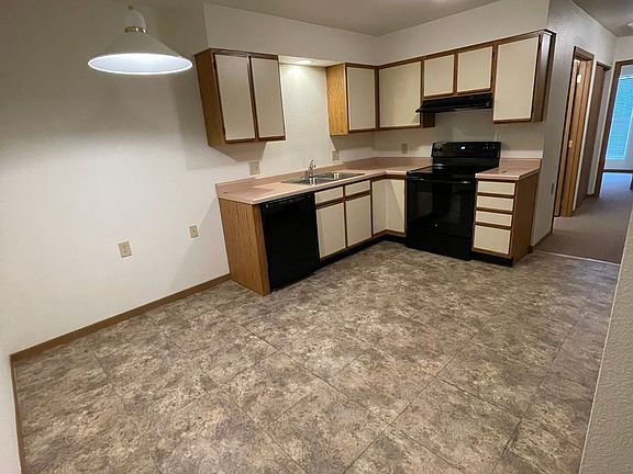 3rd image of 1500 E 6th St APT 8