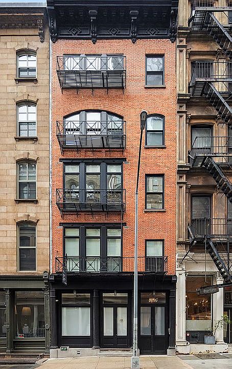 1st image of 106 Franklin St Floor 1