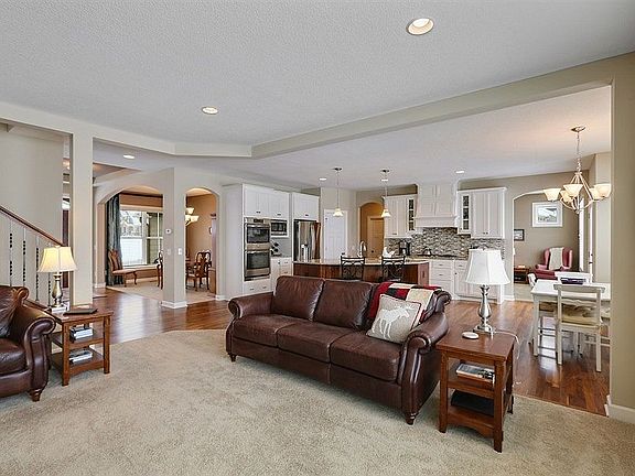 5th image of 4222 Parkview Ln