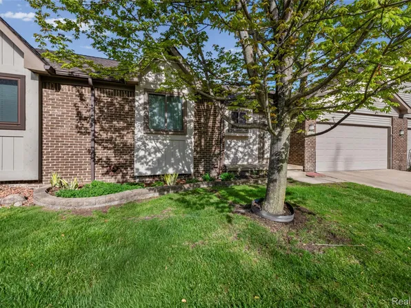 20557 Longwood Dr, Clinton Township, MI 48038