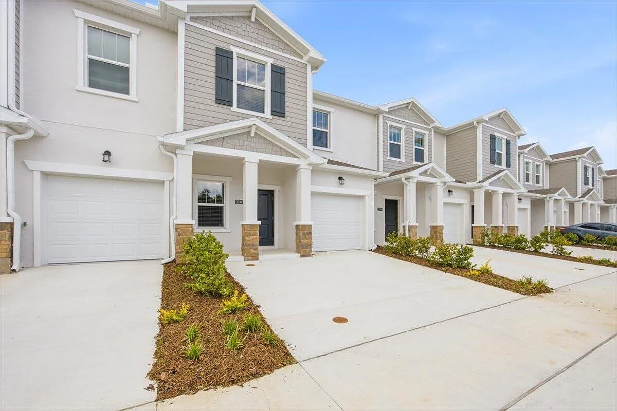 3 bed, 2.5 bath, 1834 sqft, $1,900 — Photo 3