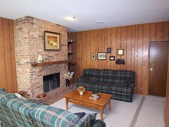 4th image of 1417 S Cypress Dr