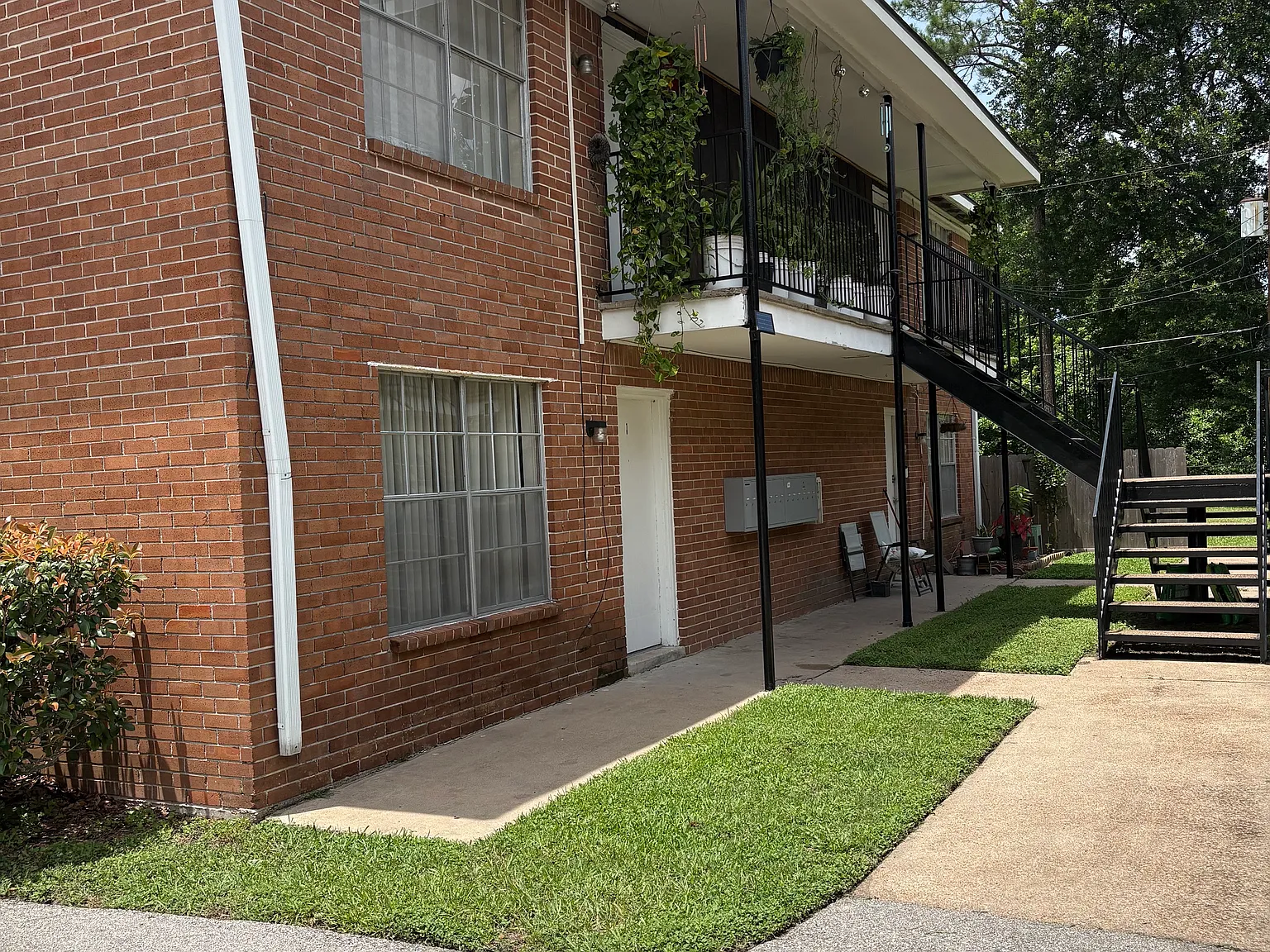 2 bed, 650 sqft, $900 — Photo 1
