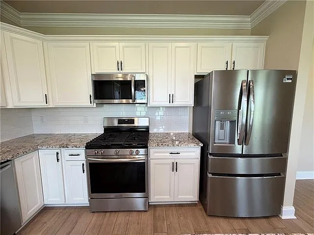 204 Cypress Bnd — Photo 10
