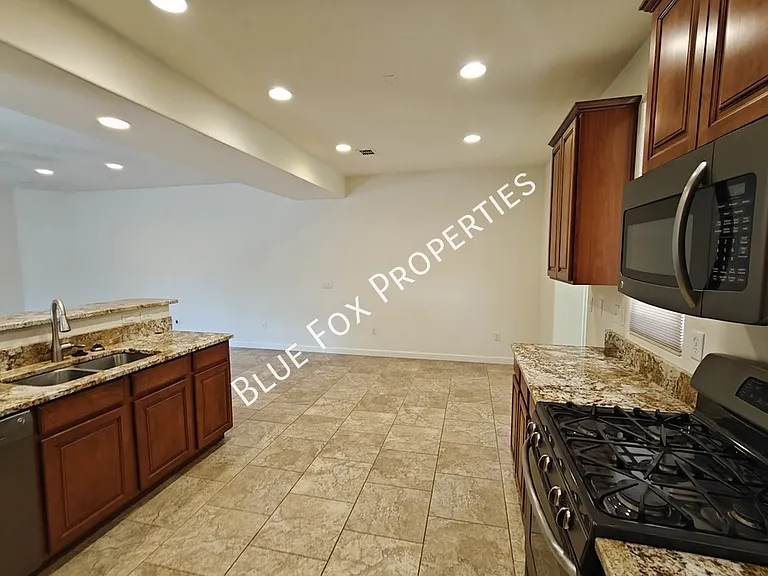 12812 N Camino Vieja Rancheria — Photo 4