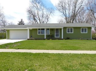 229 E 10th St, Pella, IA 50219