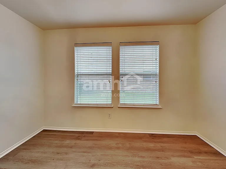 1003 San Antonio Dr — Photo 9