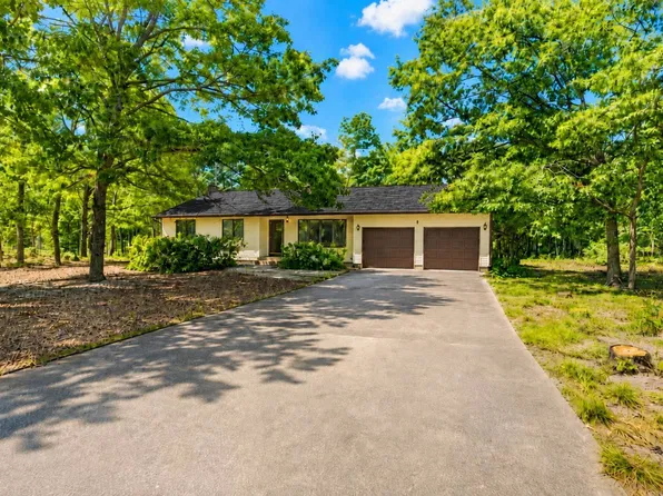 4 Cristina Dr, Manorville, NY 11949