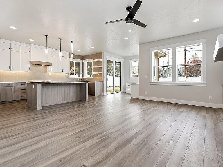 5110 N Cengotita Ave — Photo 5