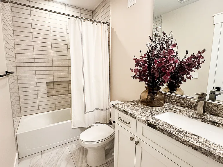 2352 Irving St — Photo 28