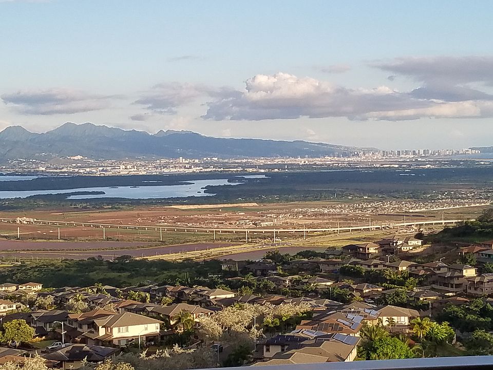 View from the apartment Honolulu in the distance. Diamond Head at the right