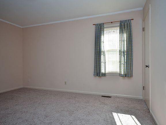 4th image of 472 Magness Dr