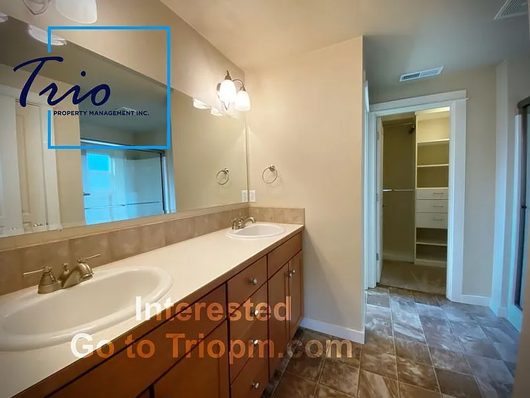 2472 Mountain Ter — Photo 11