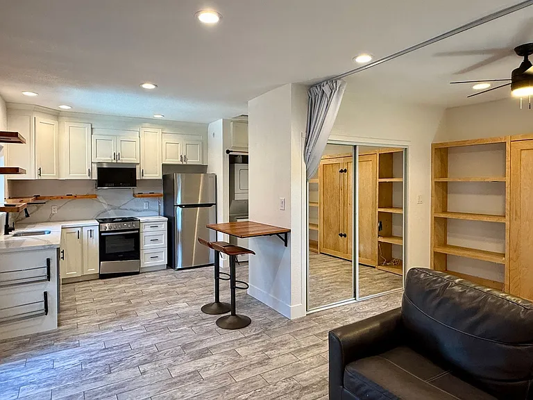 990 S Clover Ave — Photo 5