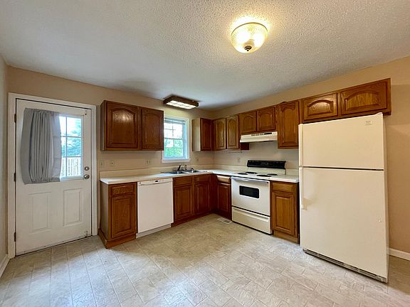3rd image of 7226 Howard Bennett Way