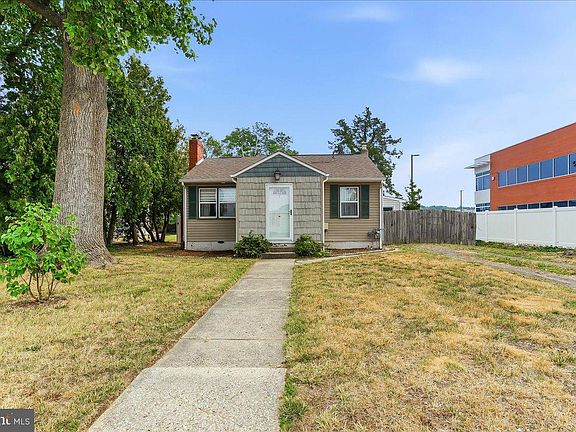 2nd image of 411 Cowgill St