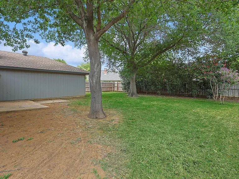 218 Raintree Dr — Photo 20