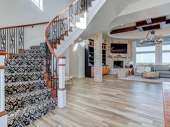 5th image of 308 Palomino Dr