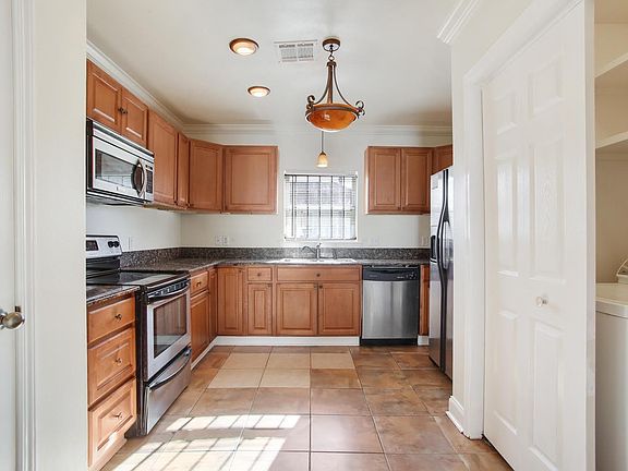 5th image of 1004 Charbonnet St