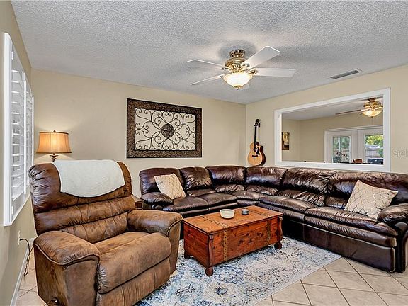 5th image of 906 Rich Dr