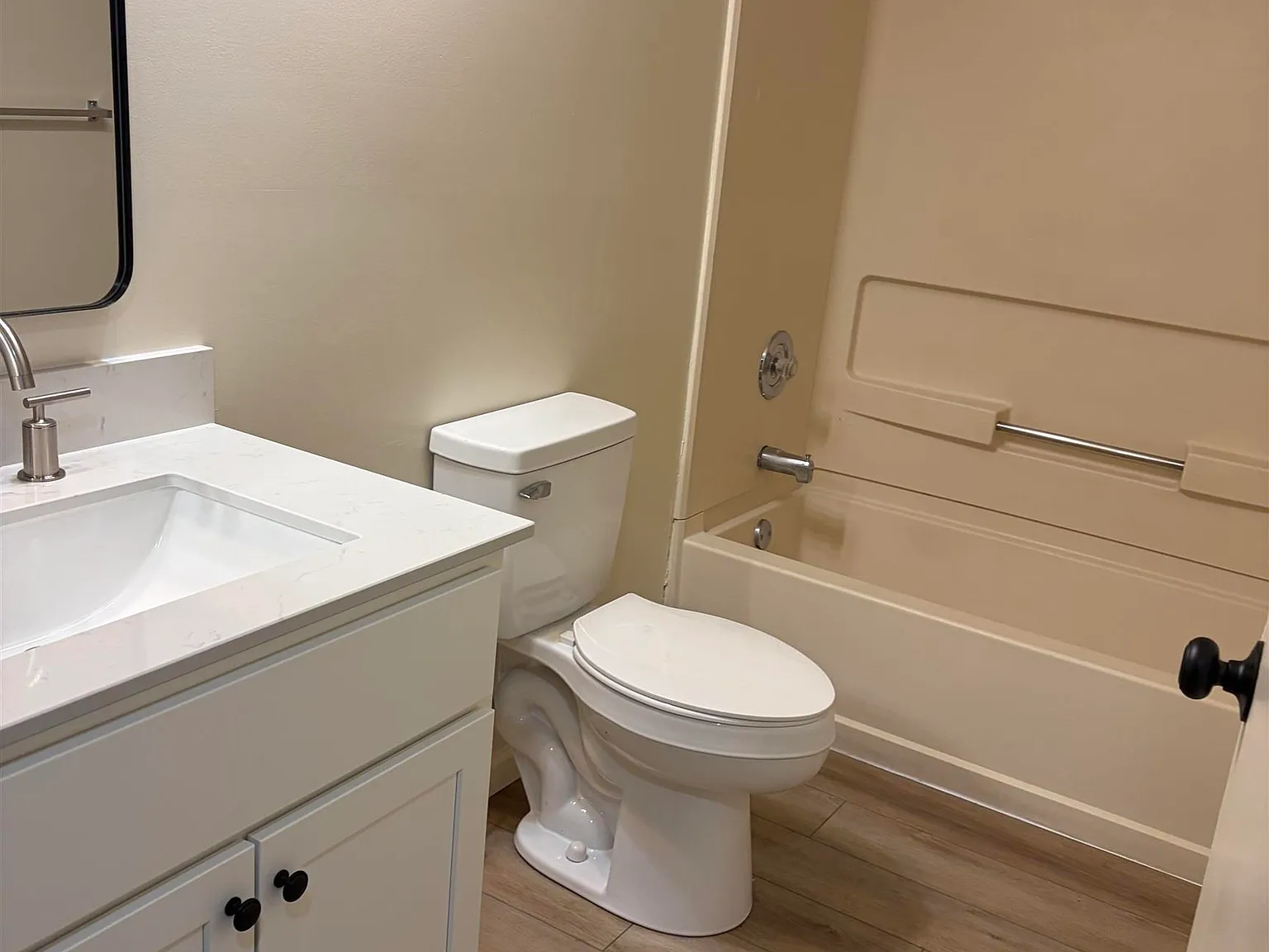 2 bed, 2.0 bath, $1,900 — Photo 3