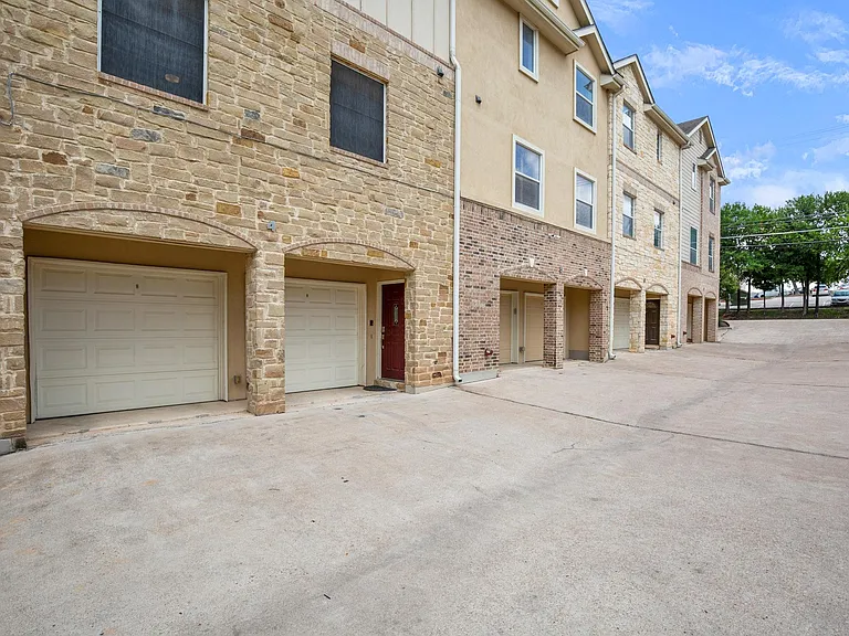 1402 Parker Ln #4 — Photo 4