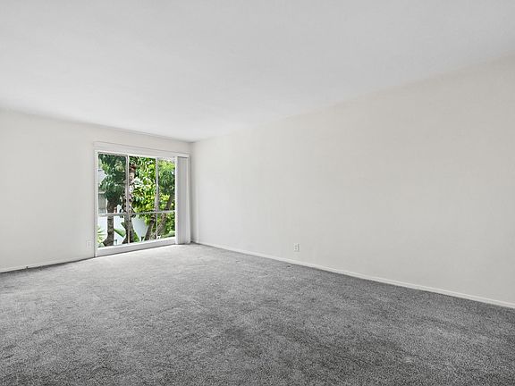 5th image of 1625 N Laurel Ave APT 27