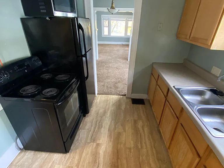843 Ardmore St SE — Photo 4