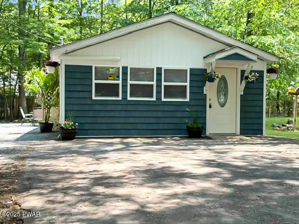 125 Pine Dr, Shohola, PA 18458