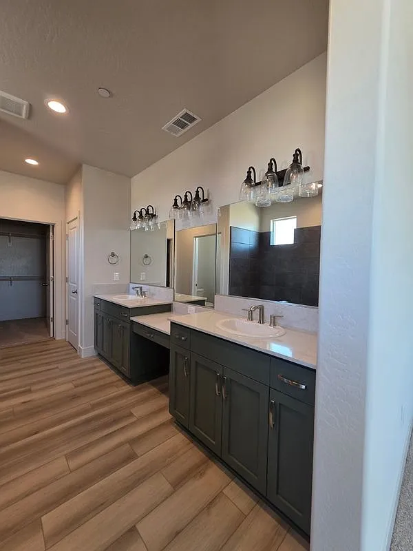 4 bed, 2.5 bath, 2238 sqft, $3,400 — Photo 2