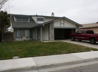910 Yorkshire Ln, San Jacinto, CA 92583