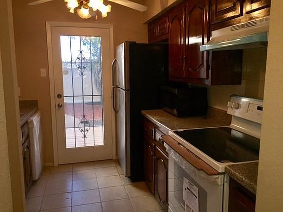 4th image of 326 Valley Park Dr
