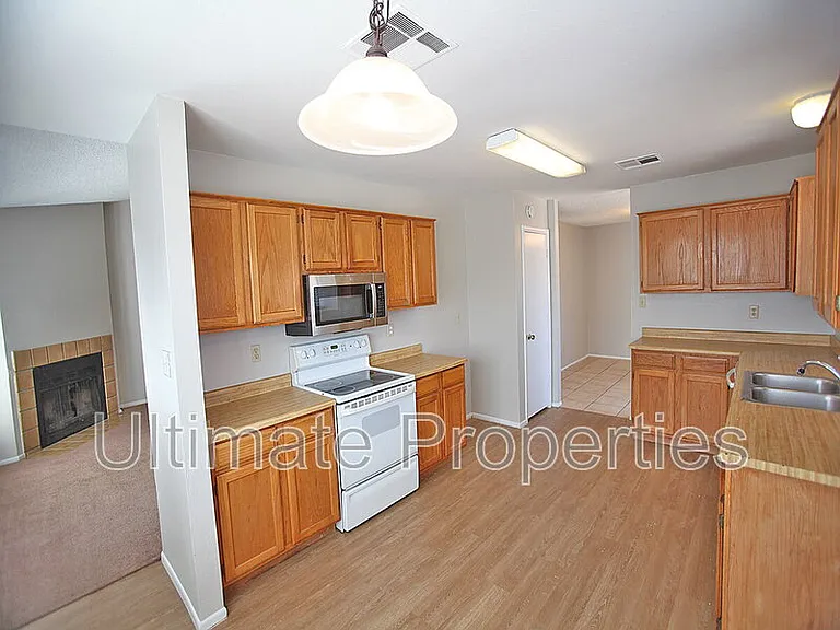 1803 W Barrow Dr — Photo 8