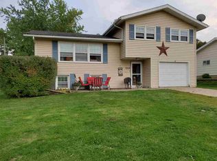 209 Valley Manor Dr, Cresco, IA 52136