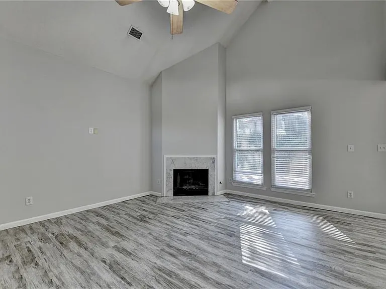 1112 Ashbury Dr — Photo 8