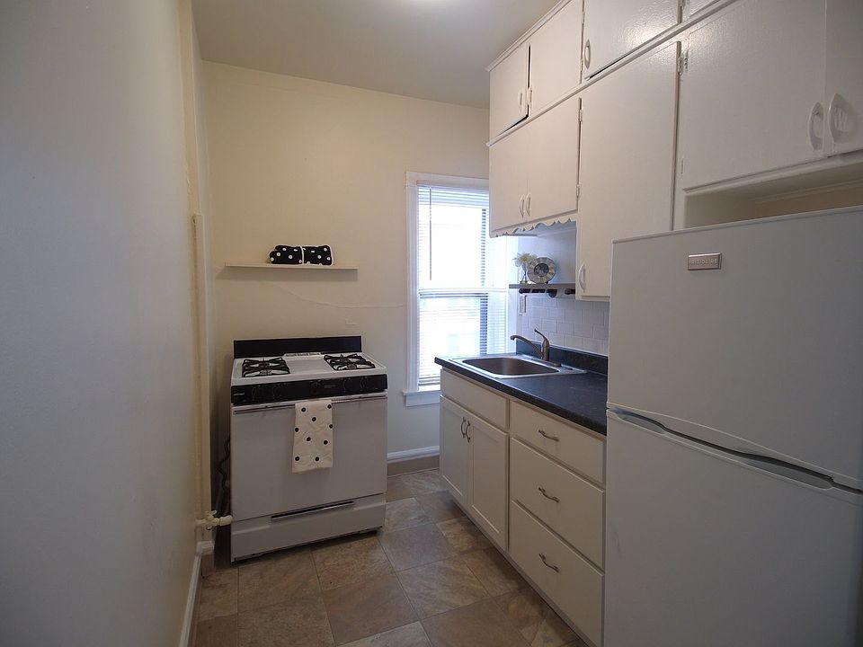 1st image of 2563 N Farwell Ave #11