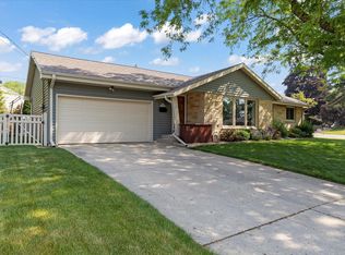 N87W17044 Rosslyn Ave, Menomonee Falls, WI 53051