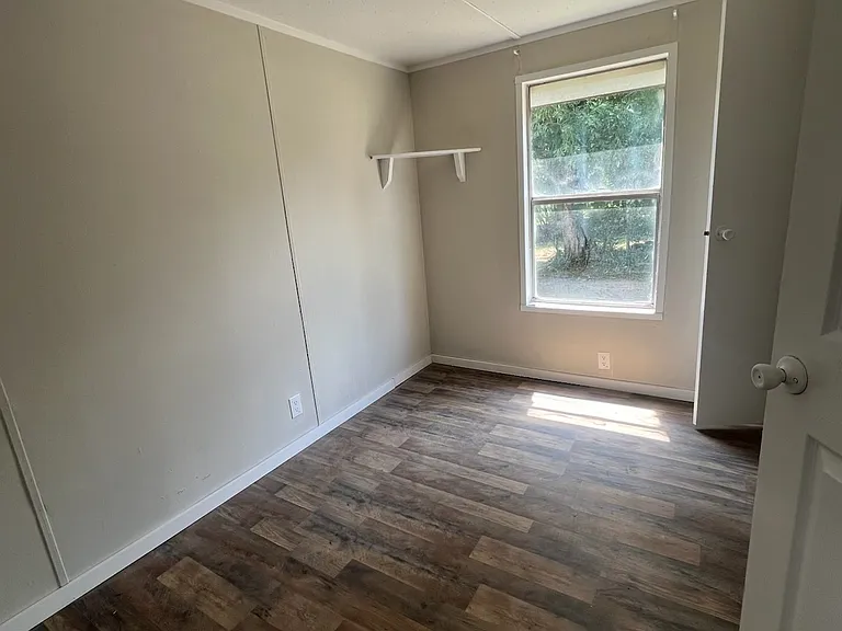 129 Allison Ln — Photo 4