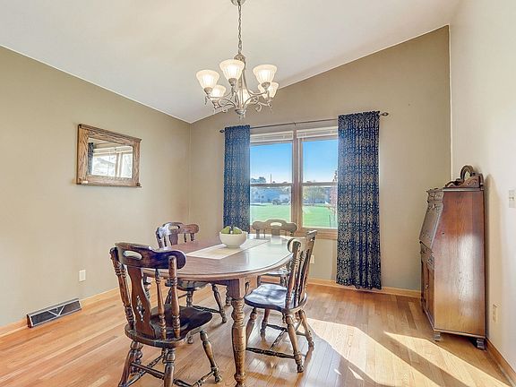 3rd image of 1909 Edon Dr