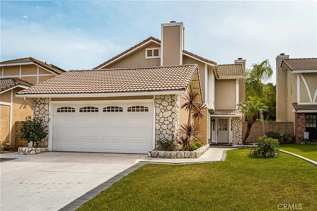 4 bed, 2.5 bath, 1839 sqft, $5,500 — Photo 2
