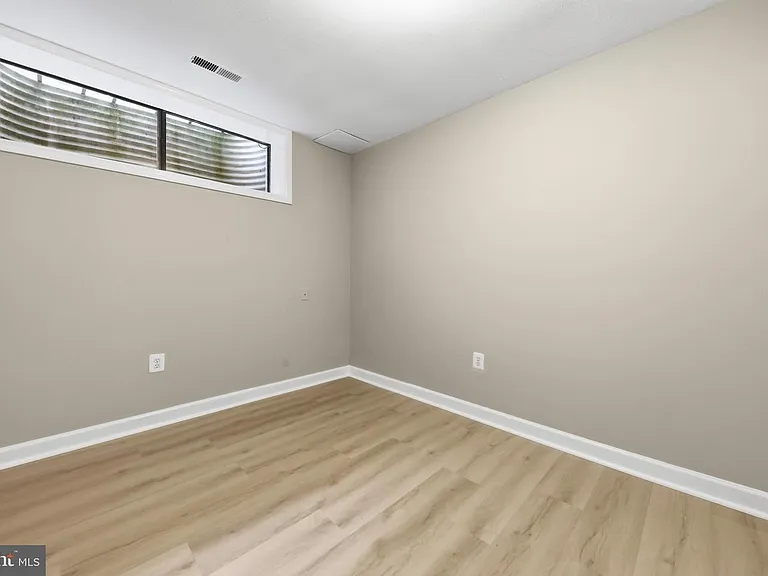 7817 Heatherton Ln — Photo 32