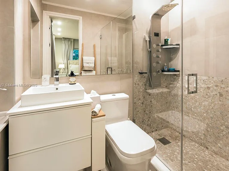 1535 Robbia Ave — Photo 9