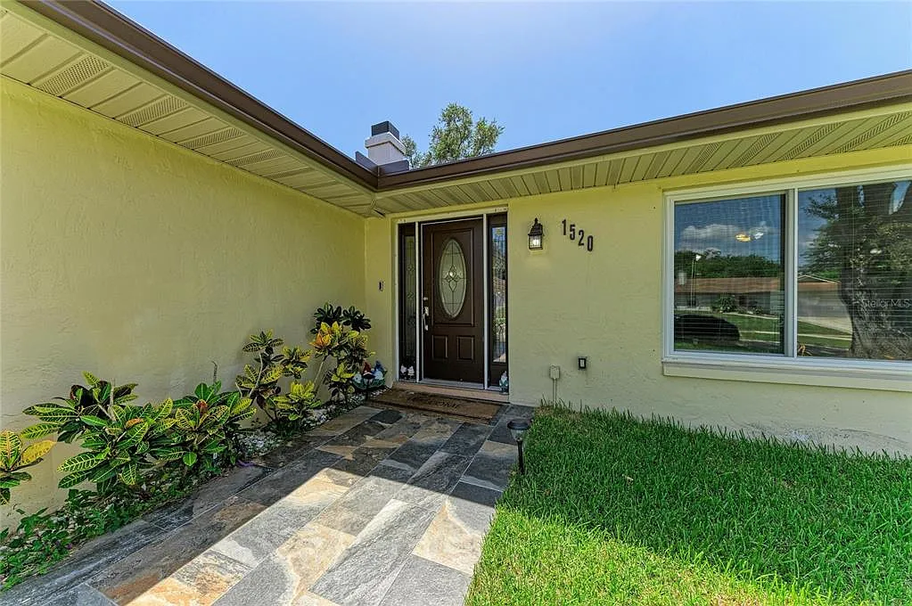 3 bed, 2.0 bath, 1623 sqft, $2,500 — Photo 2