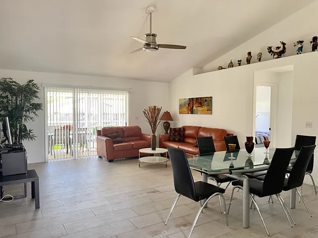 1088 Woodsmere Pkwy — Photo 3