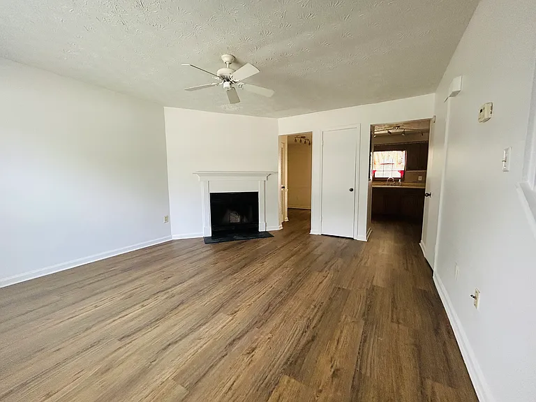 1710 Hunting Creek Dr SE — Photo 2