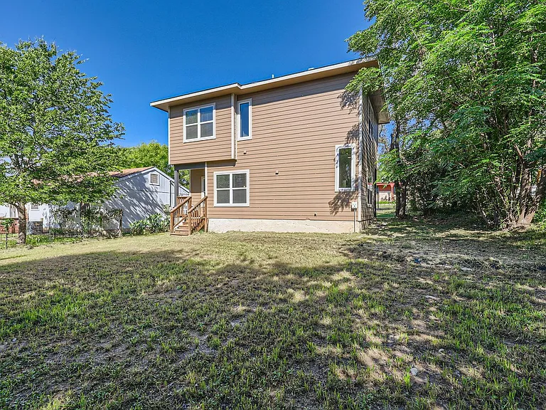 11007 Elm St — Photo 27