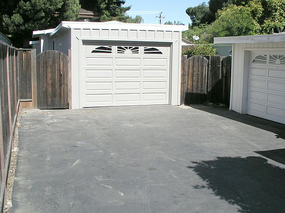 1-car garage with washer & dryer inside