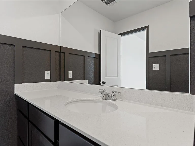 905 Powell St — Photo 21