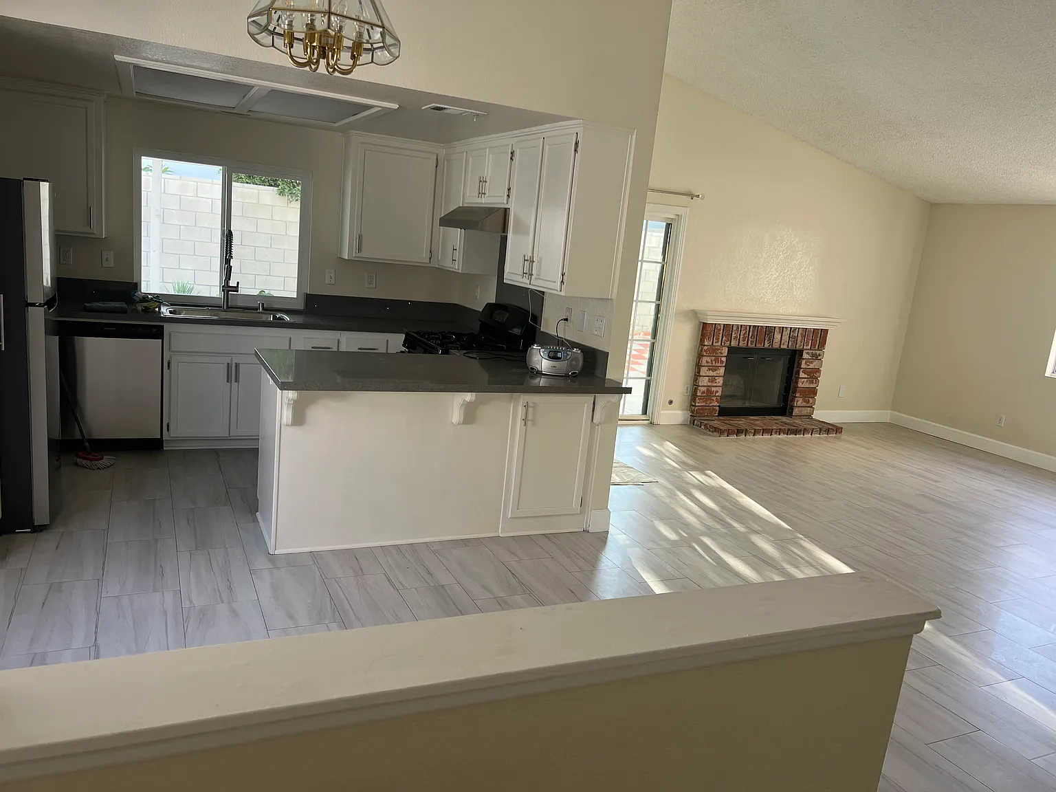 3 bed, 1450 sqft, $3,000 — Photo 2